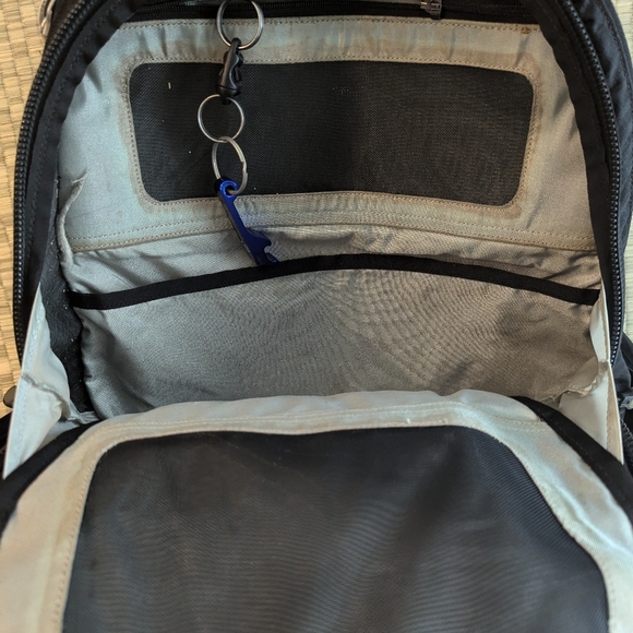 RARE Patagonia Lightwire 25 Laptop Backpack Black - Picture 5 of 8